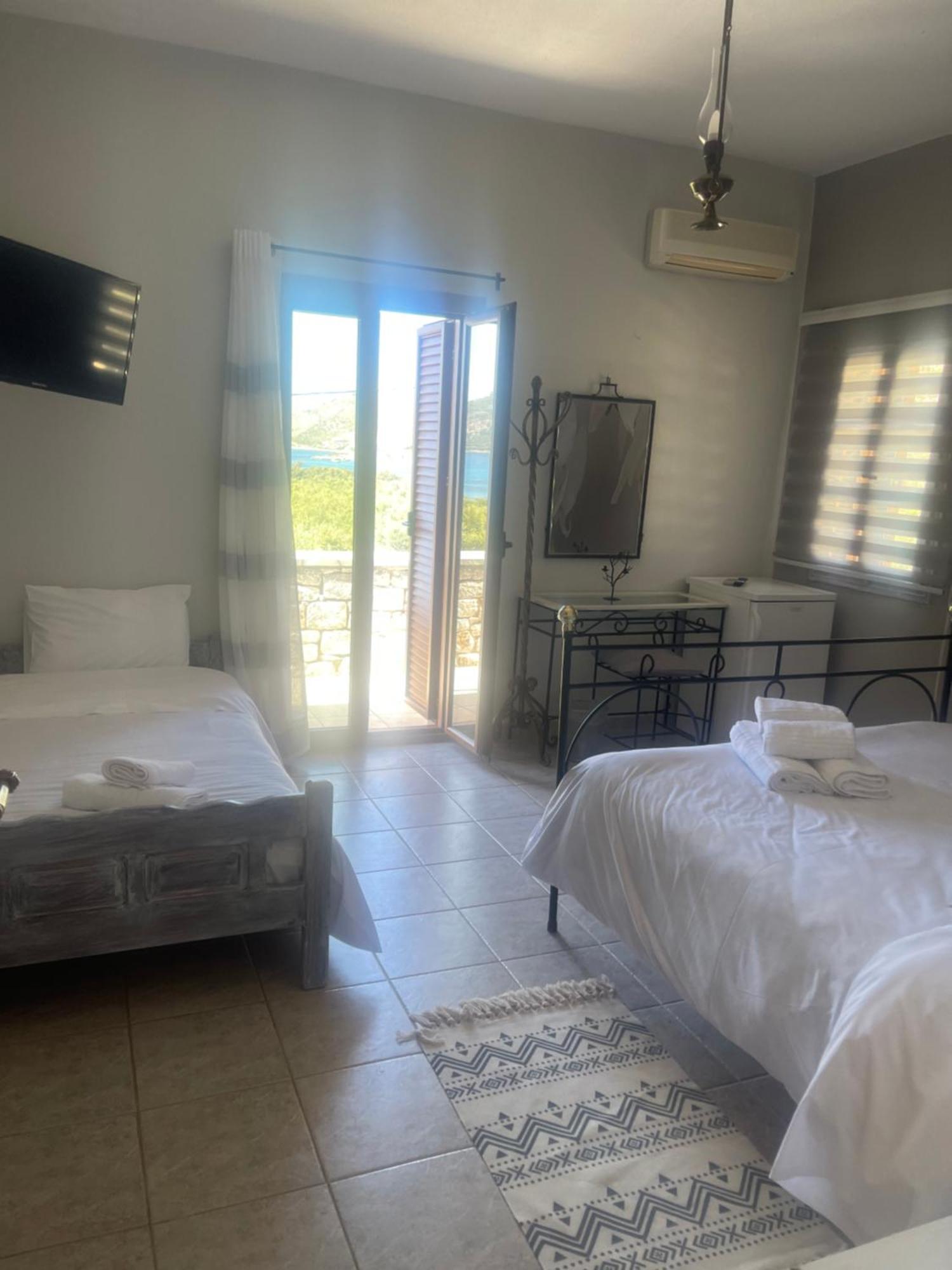 Néon Oítilon Lithos By The Sea Bed & Breakfast エクステリア 写真